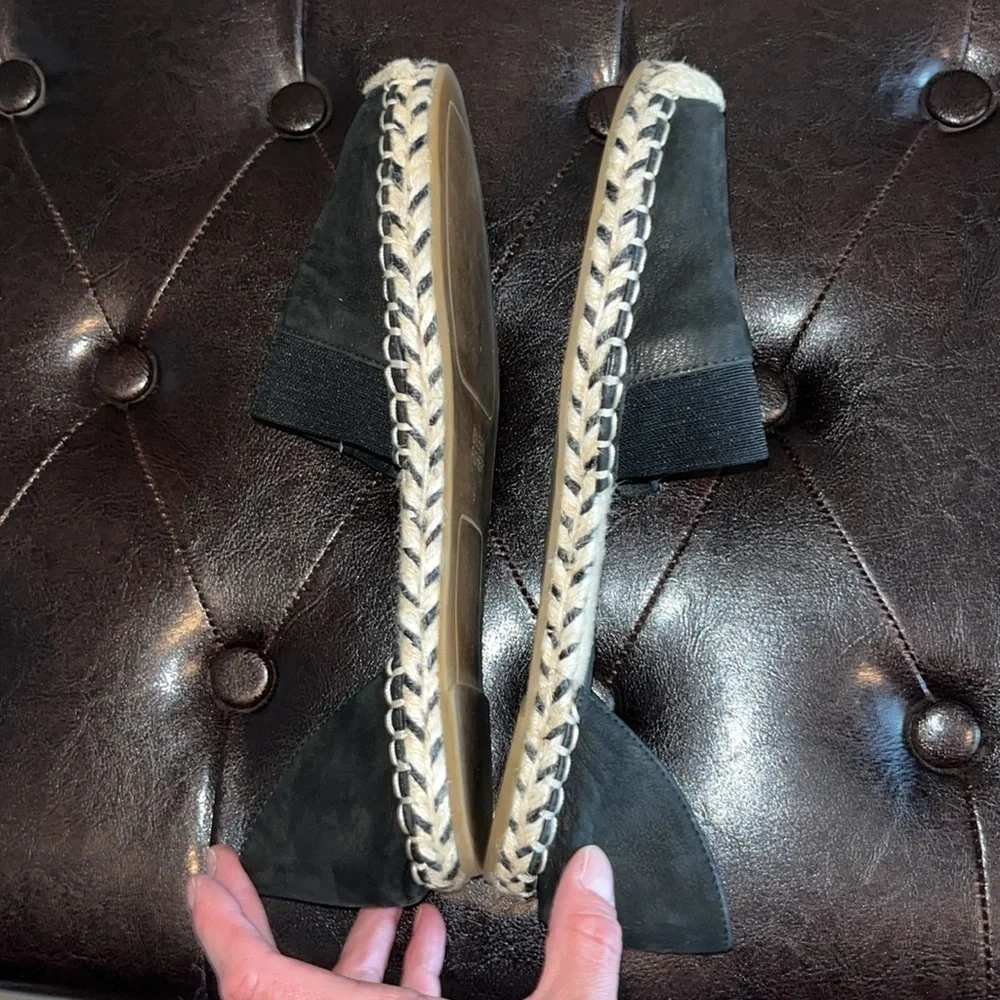Black leather upper Eileen Fischer slip on closed toe/ heel flat jute flat sz 8